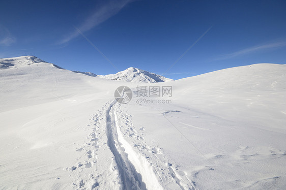 阿尔卑斯山的冬季冒险荒野极限冰川愿望山脉移动粉雪滑雪全景寂寞图片