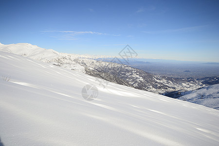 具有超光谱视图的雪坡山峰寂寞风景高原勘探滑雪地区荒野山脉雪堆图片