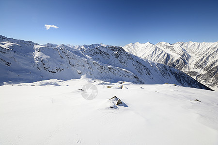具有超光谱视图的雪坡雪堆滑雪全景勘探山峰地区季节山脉冰川荒野图片