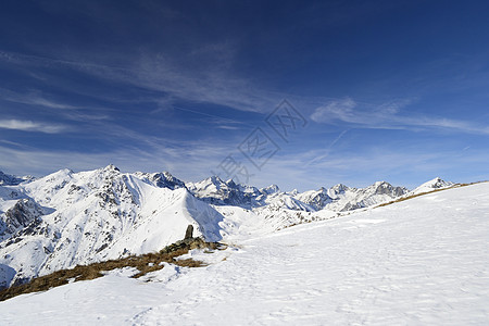 具有超光谱视图的雪坡寂寞地区全景风景冒险高原山脉山峰雪堆荒野图片