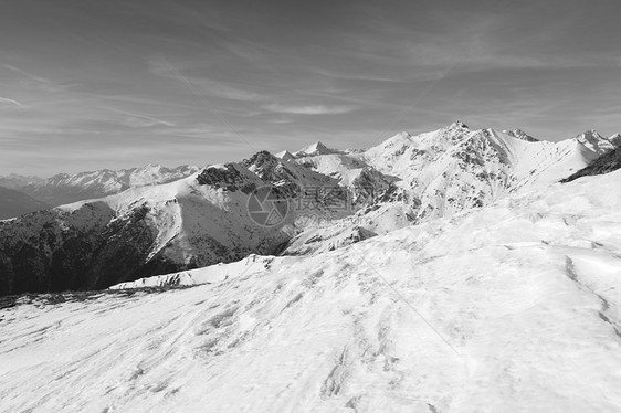 具有超光谱视图的雪坡季节山峰地区全景冒险寂寞滑雪勘探运动冰川图片