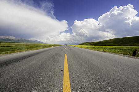 彩色道路旅行驾驶灾难场景戏剧性阳光地平线黄色天空速度图片