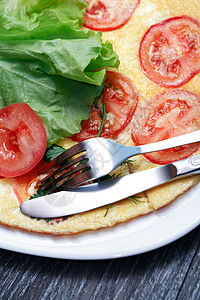 含番茄蛋白早餐食物火腿沙拉熏肉叶子盘子小吃餐具背景图片
