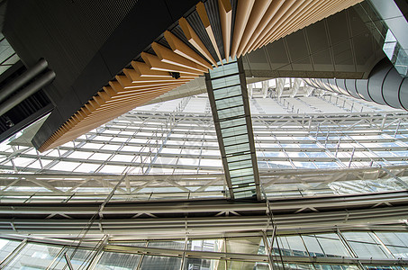 东京国际论坛内部窗户城市几何学玻璃办公室会议平台前提蓝色地标图片