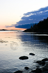 海上日落太阳地平线海岸阳光橙子反射晴天天空海洋海滩图片