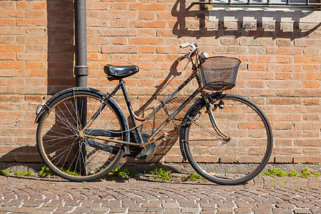 旧式生锈自行车图片