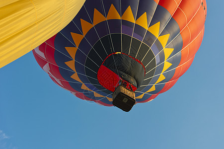 派斯图姆神庙山谷热空气气球聚集节日蓝色运输空气飞行飞艇条纹乐趣运动闲暇图片