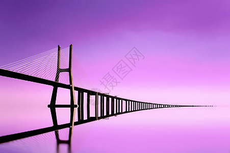 桥伽马博览会海洋地标紫色工程天空建筑反射金属图片