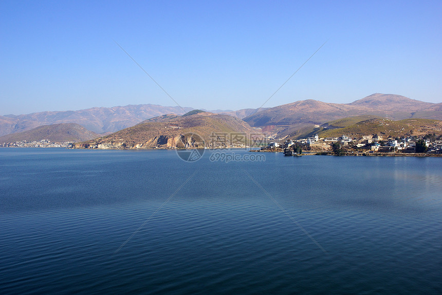 中国云南省达利Erhai湖钓鱼旅行村庄城市蓝色全景码头农村建筑学场景图片