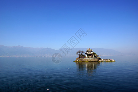 中国云南省达利Erhai湖城市天气旅行蓝色码头农村场景村庄国家文化背景图片