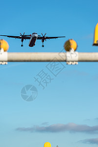 机场着陆灯土地客机喷射航程运输技术旅行灯光飞机航班图片