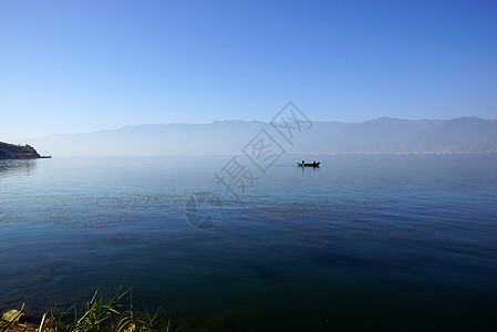 中国云南省达利埃海尔湖捕鱼者反射平衡旅行镜子天空日出食物渔夫传统风景图片