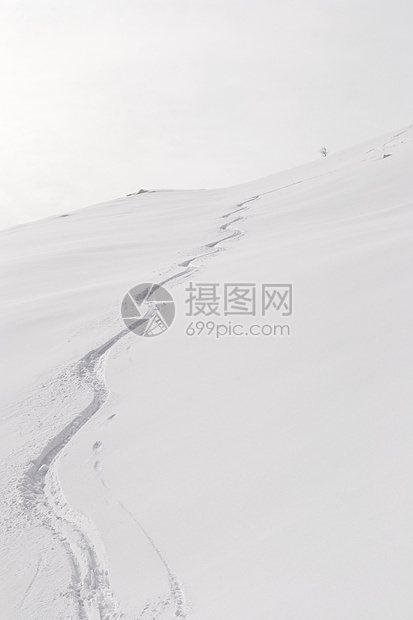 享受粉雪愿望移动极端冒险极限勘探自由山峰活动地形图片