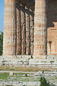 佩斯图姆神庙谷帝国城市柱子石头上帝海王星历史考古学遗产地标图片