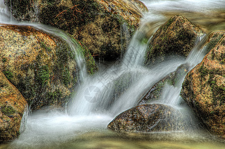 连级公园场景植物瀑布流动风景石头森林季节山脉图片