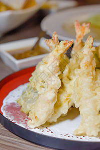 日本菜食红色食物油炸美食海鲜黄色盘子小吃图片