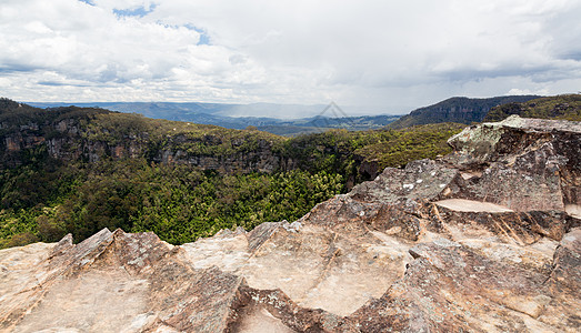 澳大利亚风景澳大利亚蓝山的滑坡勘察区绿色场景岩石戏剧性森林荒野环境卡通巴风景旅游背景
