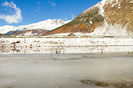 意大利利维尼奥旅游天气丘陵山坡爬坡季节阴霾远足旅行图片