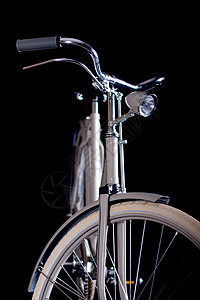 旧旧改装的回型自行车     细节金属杠杆黑色城市车把古董运动车轮运输乡愁图片