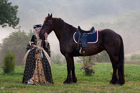 穿着皇家巴洛克礼服的妇女环境动物风格马术骑术运动裙子伴侣女孩公主图片