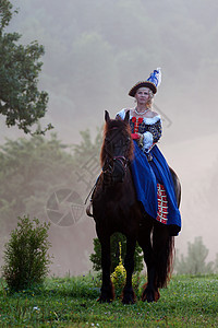 穿着皇家巴洛克礼服的妇女女士闲暇公主舞步骑术女性女孩运动感情裙子图片