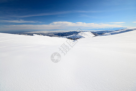 具有超光谱视图的雪坡寂寞勘探冰川滑雪地区山峰冒险全景季节雪堆图片