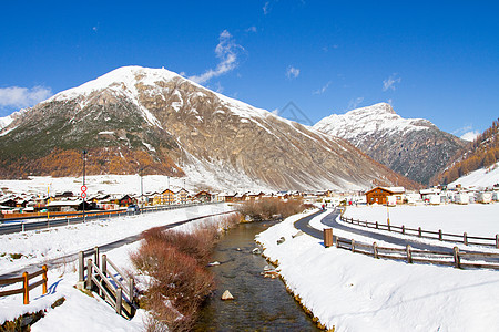 冬季风景爬坡旅游天气山坡丘陵旅行阴霾远足季节图片