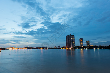 曼谷市风景 在黄昏时拍摄商业天际首都金融城市景观办公室建筑物历史性图片