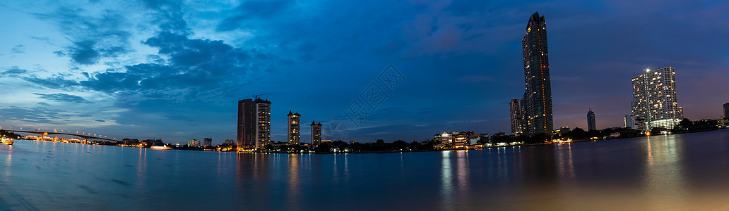 曼谷市风景 在黄昏时拍摄首都商业城市金融景观建筑物历史性天际办公室图片