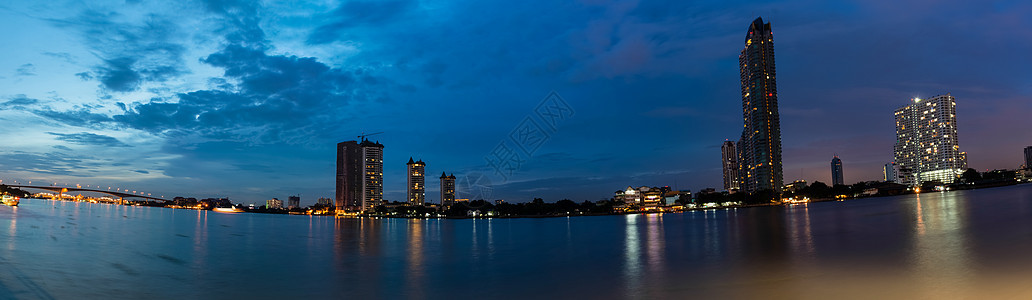 曼谷市风景 在黄昏时拍摄首都商业城市金融景观建筑物历史性天际办公室背景图片