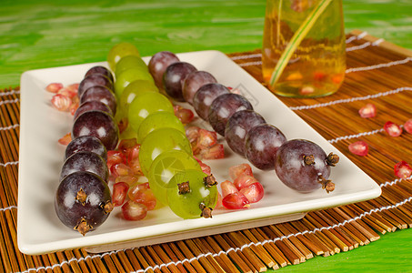 葡萄蛇水平食物红色服务美食营养盘子装饰乐趣水果图片