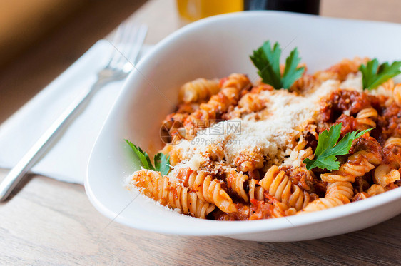 面食 Bolognese美食食物面条香肠摄影叶子盘子午餐牛肉蔬菜图片