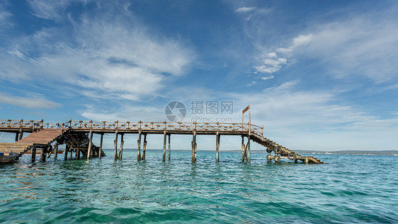 印度洋上的木环桥海洋场景海景小路码头甲板木头图片