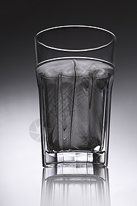 装有结构水的简单水玻璃图片