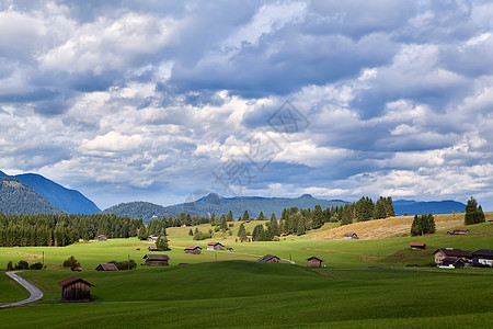 巴伐利亚农田上的云天图片