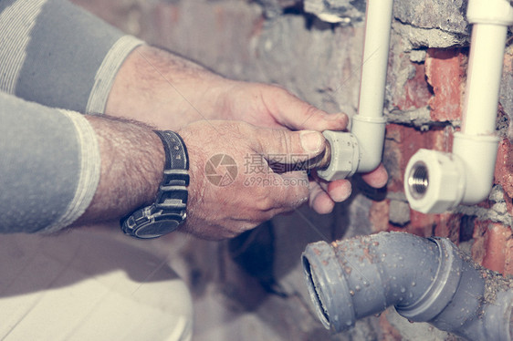 管道安装卫生工人维修机械扳手劳动力厨房建设者服务图片