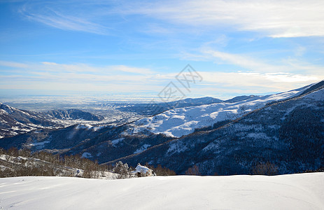 具有超光谱视图的雪坡寂寞山峰山脉冒险冰川滑雪风景高原地区勘探图片