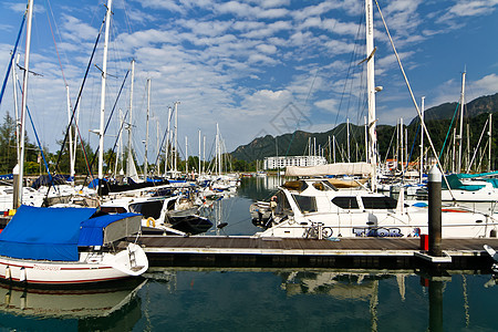 第2号渔船和Marina 2号船娱乐港口码头闲暇运动反射天空旅行运输旅游图片