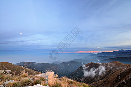 阿尔卑斯山日落极端牧场草地山脉生态旅游地区鸟瞰图岩石蓝色环境图片