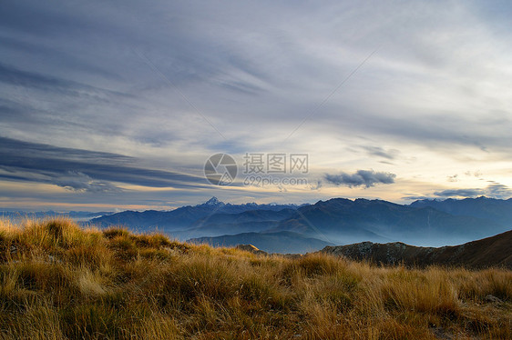 阿尔卑斯山日落极端金子蓝色牧场地形日出鸟瞰图天空地区荒野图片