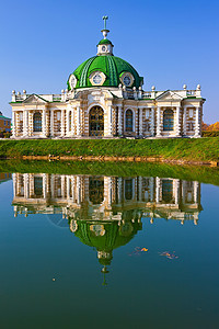 库斯科沃的格罗托教堂住宅建筑物历史石窟博物馆文化大厦建筑学公园池塘图片