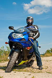摩托车手游览闲暇爱好安全赛车手男性蓝色头盔游客运输图片