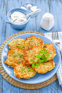 土豆煎饼美食营养奶油厨房盘子蔬菜烹饪油炸午餐餐厅图片