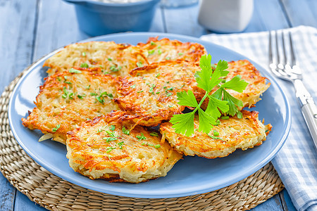 土豆煎饼烹饪奶油晚餐盘子厨房油炸用餐饼子蔬菜午餐图片