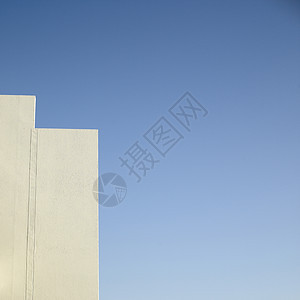 白墙和蓝天空建筑角落耐用性水泥对角线天空色调材料边缘清洁度图片