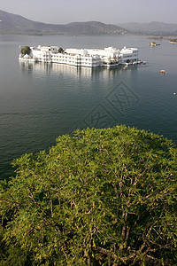 印度乌代布尔Jagniwas岛 贾格尼瓦斯湖宫奢华地标天空建筑蓝色酒店文化城市纪念碑历史图片