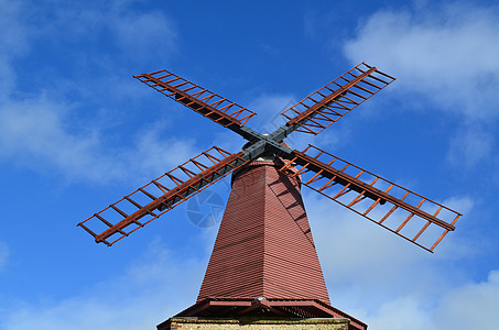 苏塞克斯风车蓝色面粉罩衫扫荡天空建筑历史性风帆木头图片