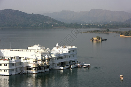 印度乌代布尔Jagniwas岛 贾格尼瓦斯湖宫蓝色纪念碑城市历史天空景观地标酒店建筑学文化图片