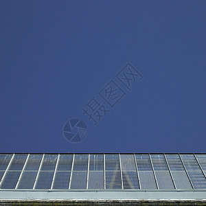 有玻璃屋顶的建筑物建筑图层蓝色坚固性材料耐用性苔藓边缘现代性财产图片