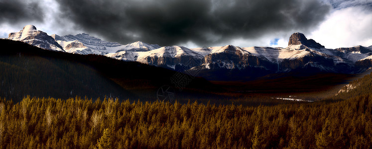 加拿大班夫附近的洛基山脉山脉风景天空岩石图片